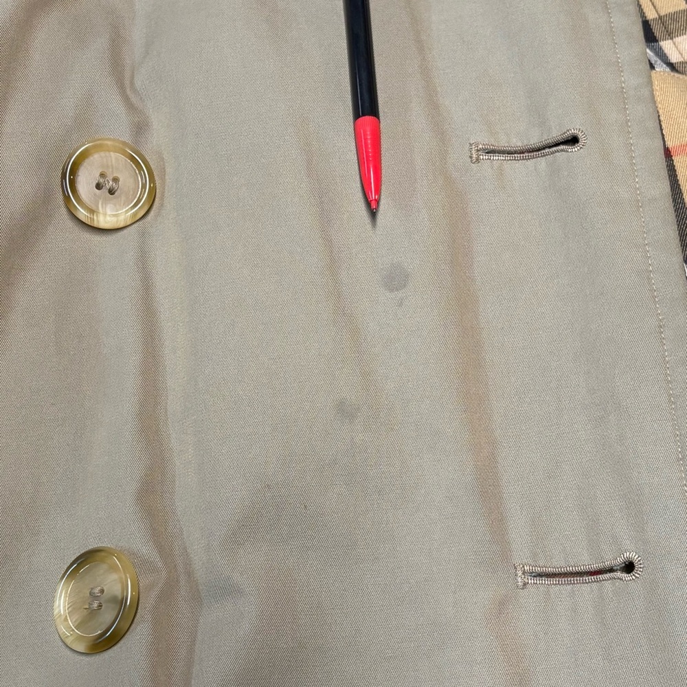 Burberry trench coat. - Picture 16 of 16